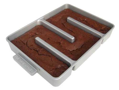 bakers edge brownie pan gifts for foodies and food lovers