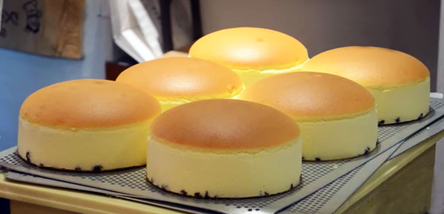 Jiggly Cheesecake Fever: Fluffy Desserts on the Rise