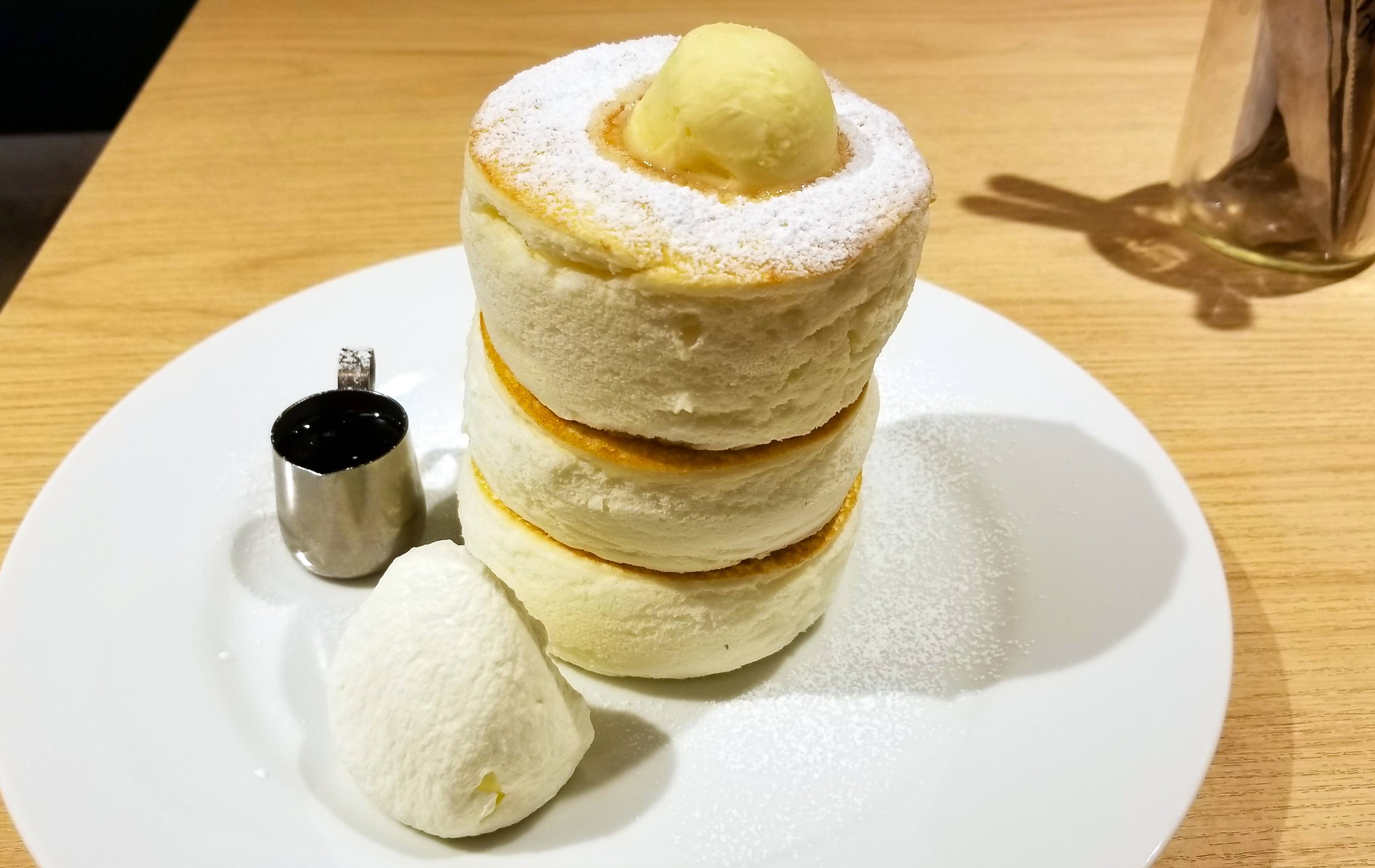 Japanese Soufflé Pancakes: Find These Fluffy Hot Cakes + Easy Recipe