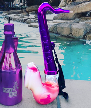 https://gluttodigest.com/wp-content/uploads/2018/07/crazy-drink-containers-saxophone-las-vegas-1.jpg