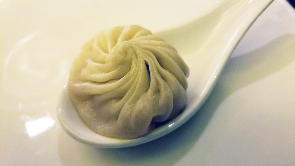 https://gluttodigest.com/wp-content/uploads/2020/10/xiao-long-bao-soup-dumpling-1.jpg