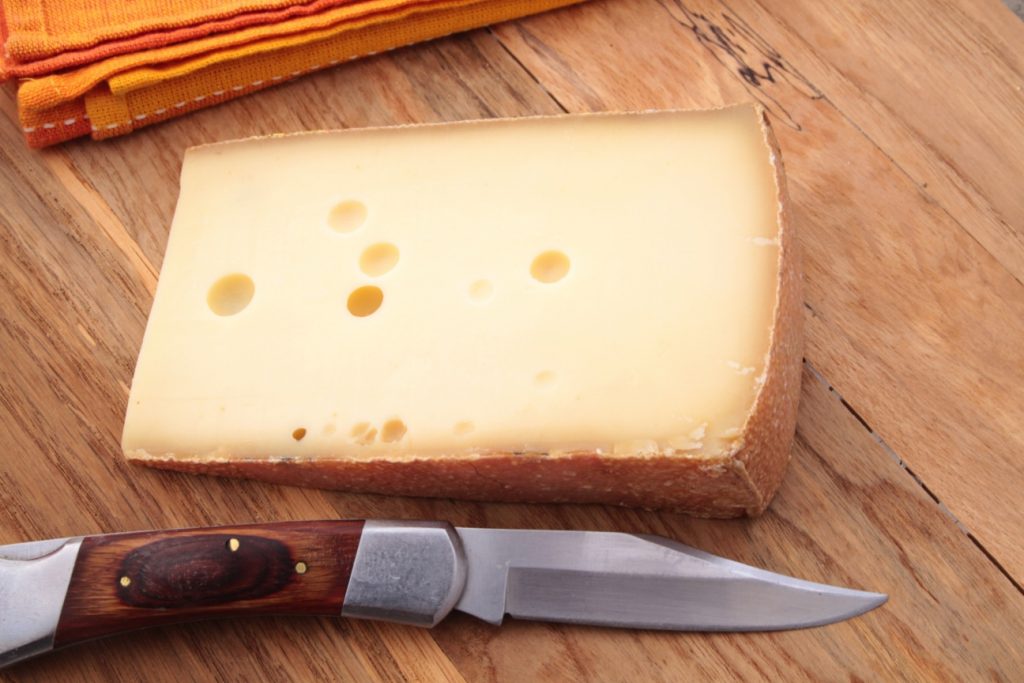 Gruyere cheese: the essential Swiss cheese - Glutto Digest