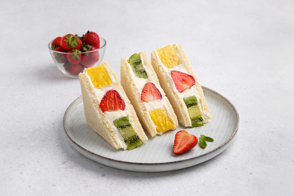 fruit sando Japanese furutsu sandwich